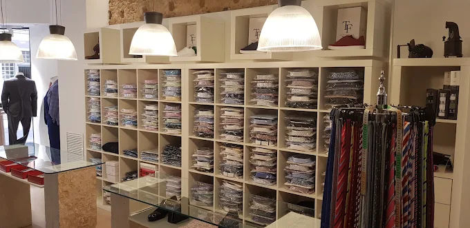 Estantería de camisas y expositor de corbatas
